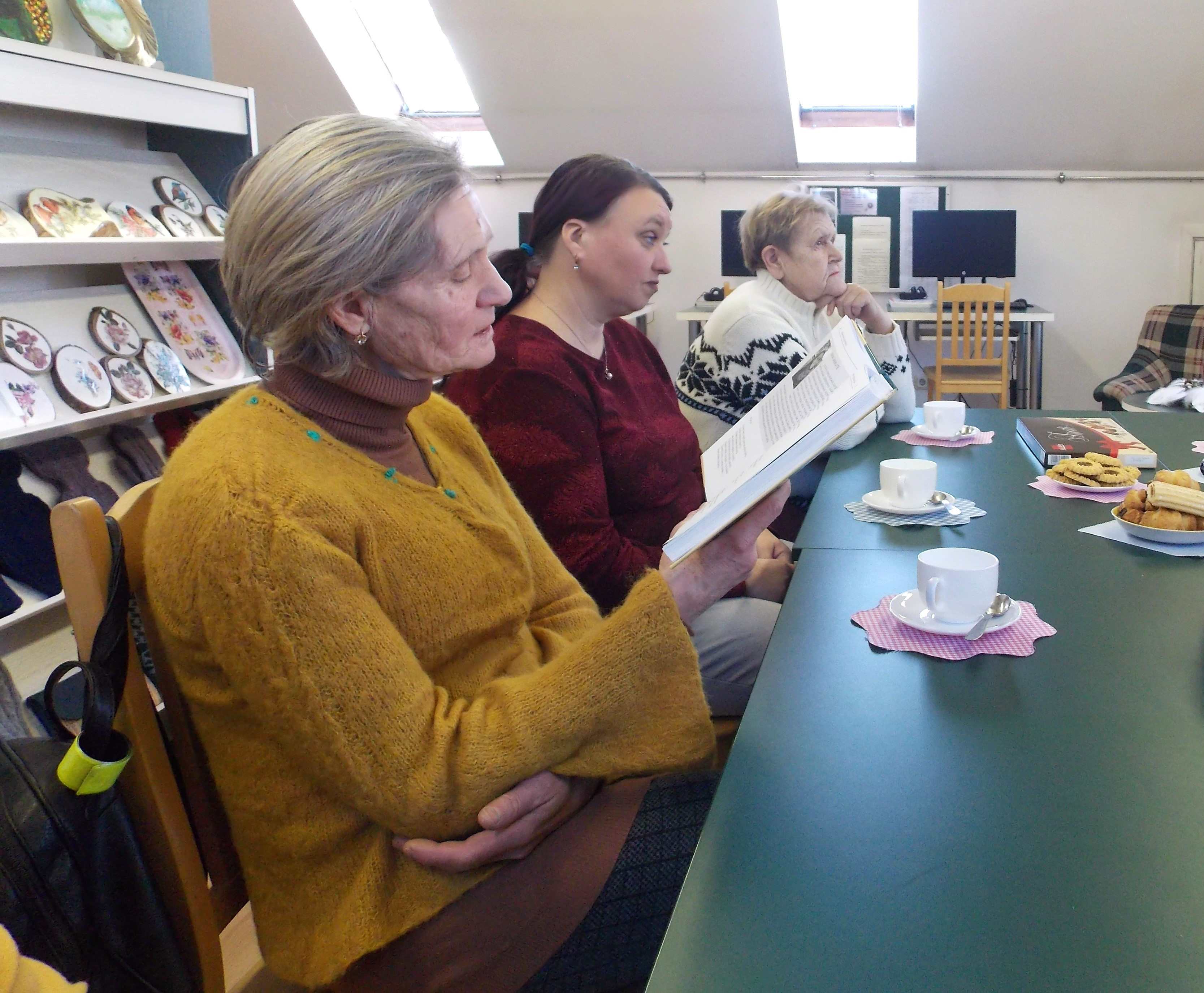 Pirmojo Alytaus bendruomenės moterys liko sužavėtos bibliotekininkės Irmos kūryba!
